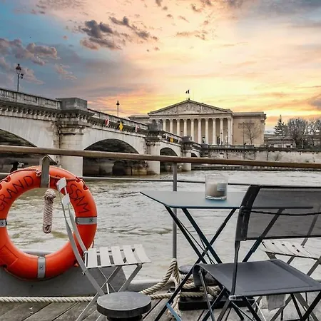 Luxury Houseboat Vip Service - Show Jumping